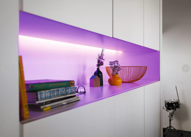Bande lumineuse Philips ambiance blanche et colorés Hue Base Lightstrip Plus V4 de 80 po